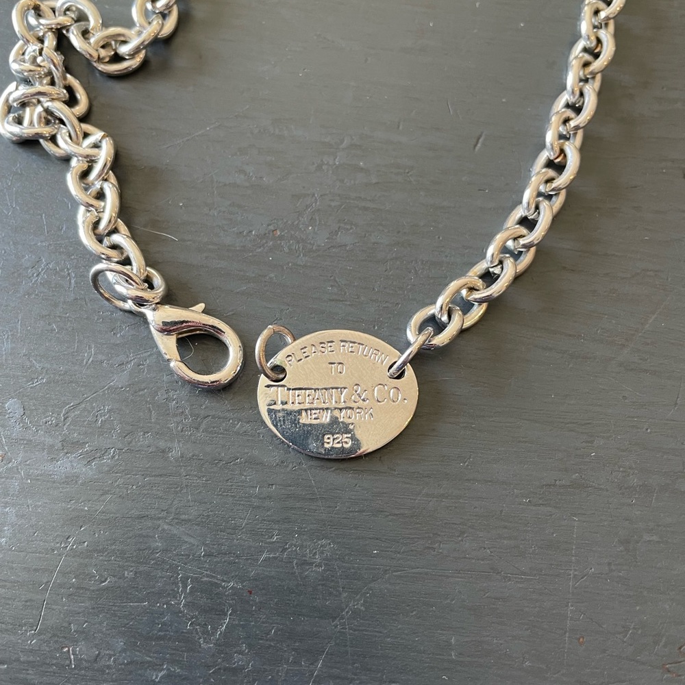 Realistic “Return to Tiffany” oval choker.